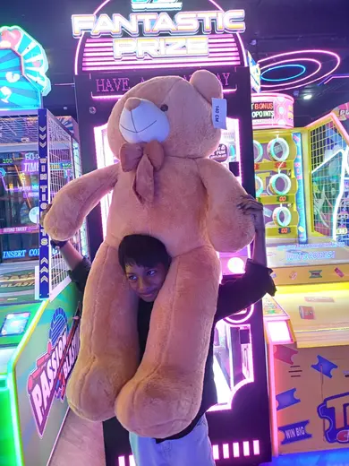 BounceUp winner with their prize